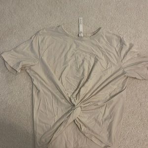 Lululemon tee (NWOT)